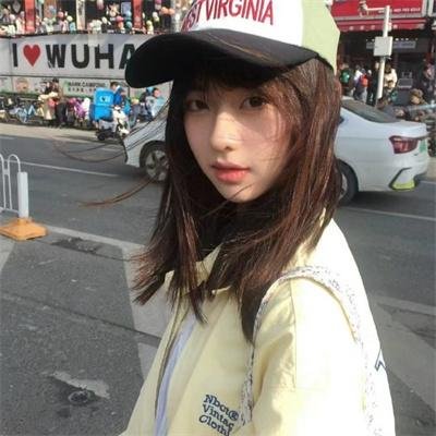 如月微笑
